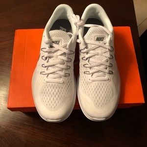 BRAND NEW MENS NIKE FLEX 2017 RN SIZE 9